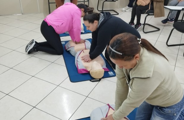 Educadores de Nova Petrópolis recebem capacitação em primeiros socorros, promovendo segurança nas instituições de ensino