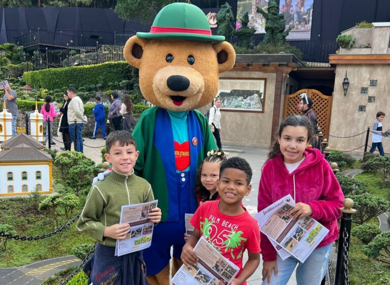 Crianças e adolescentes participam de atividade especial no Mini Mundo em Gramado, promovida pelo SCFV de Nova Petrópolis