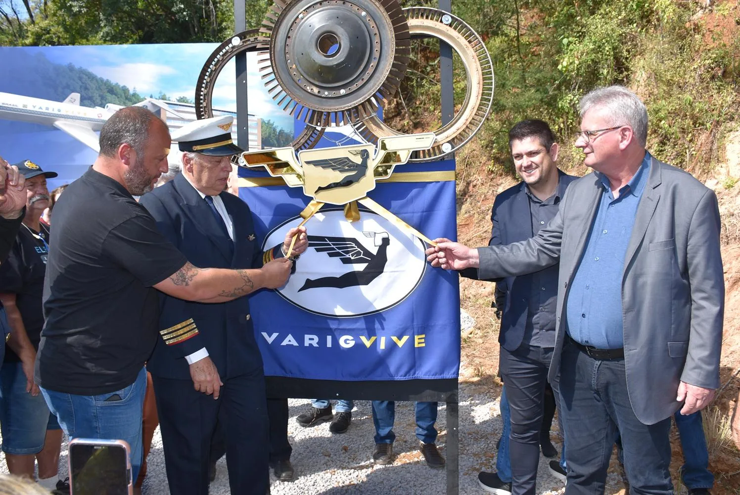 Autoridades e empreendedores celebram o descerramento da Pedra Fundamental do Boulevard Varig Vive em Nova Petrópolis