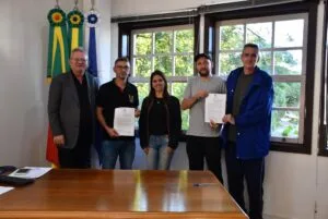 Autoridades municipais e representantes de Pinhal Alto celebram parcerias para investimentos em atividades rurais e esportivas