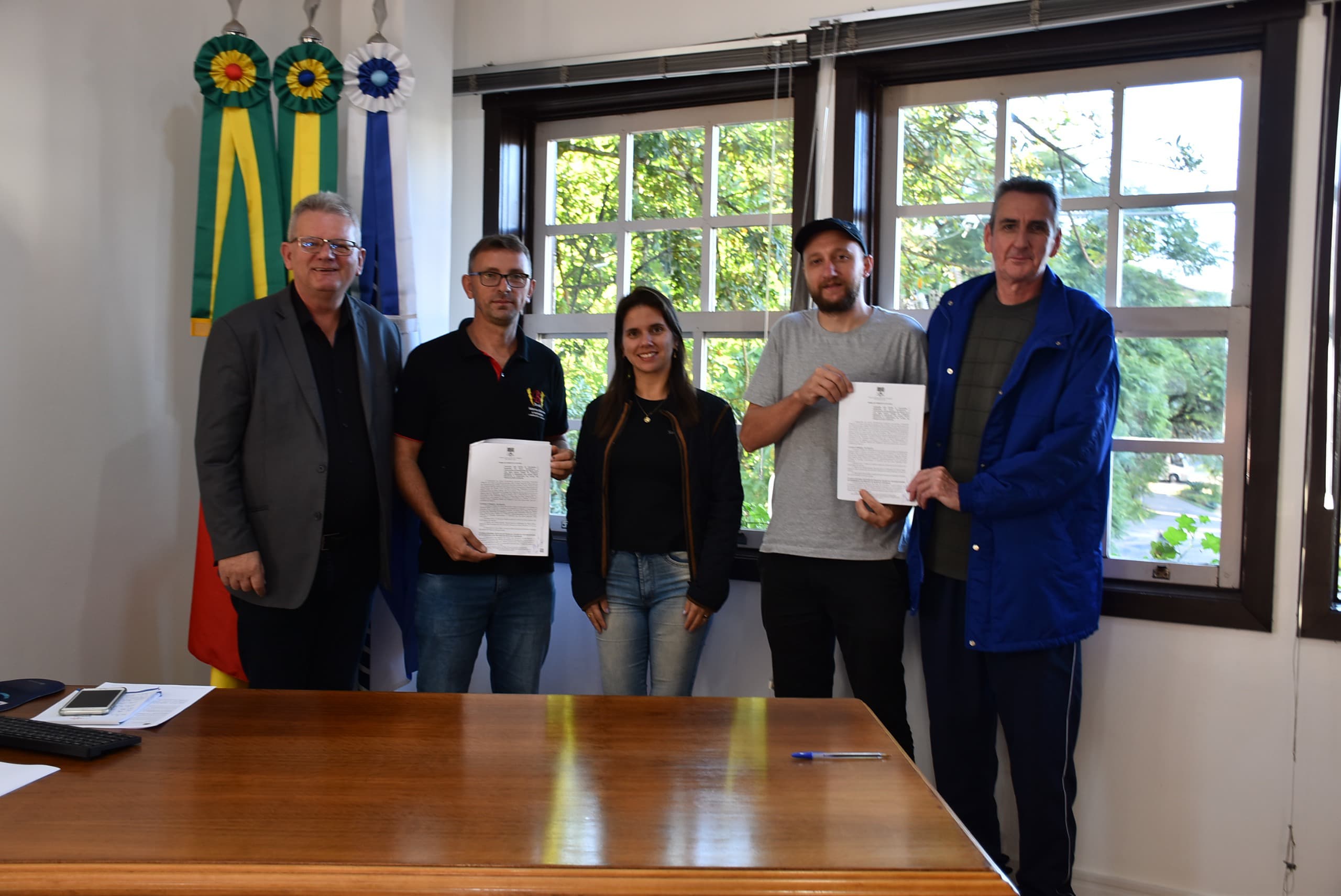 Autoridades municipais e representantes de Pinhal Alto celebram parcerias para investimentos em atividades rurais e esportivas