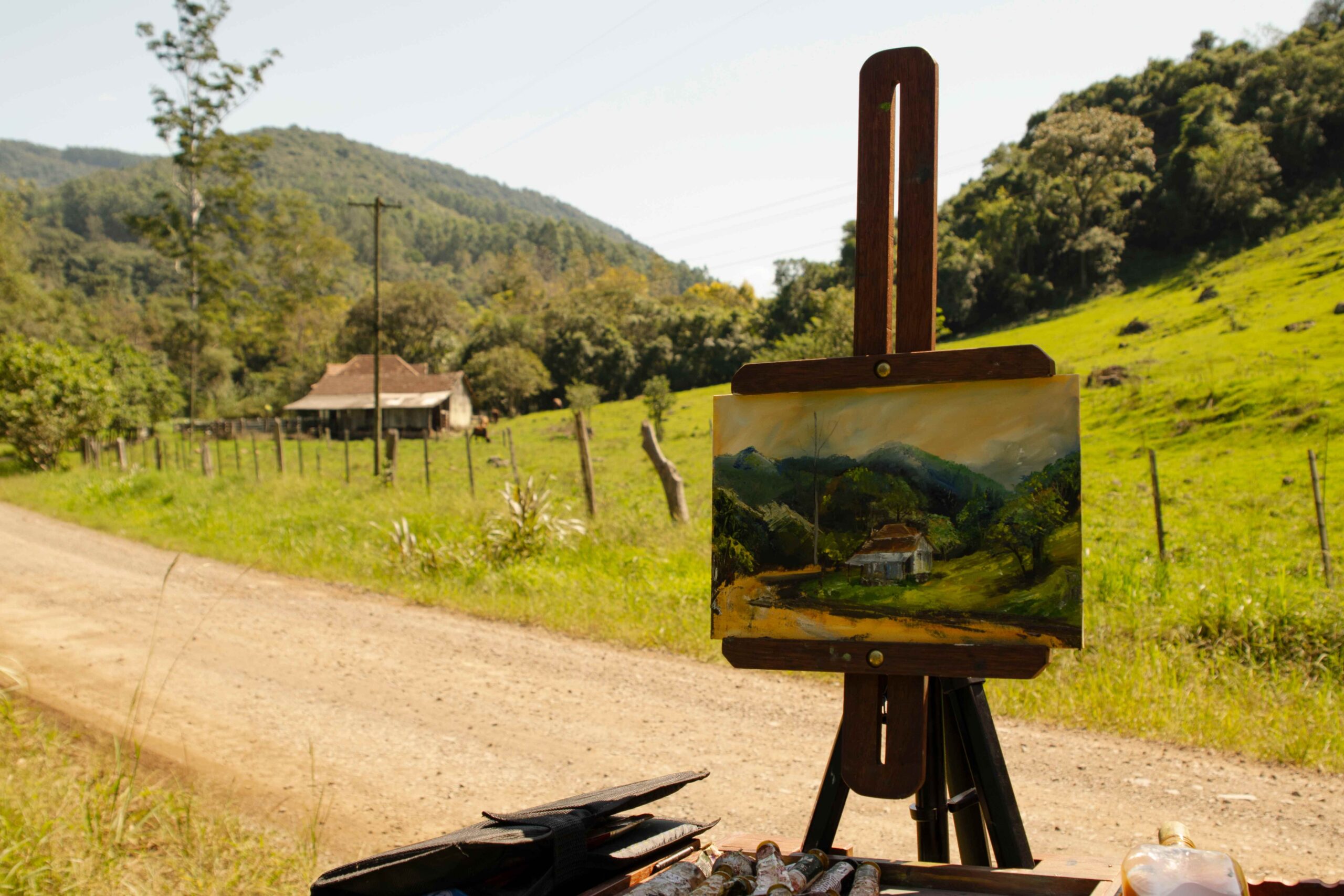 Espaço Sicredi de Nova Petrópolis recebe exposição gratuita de pinturas e fotografias regionais