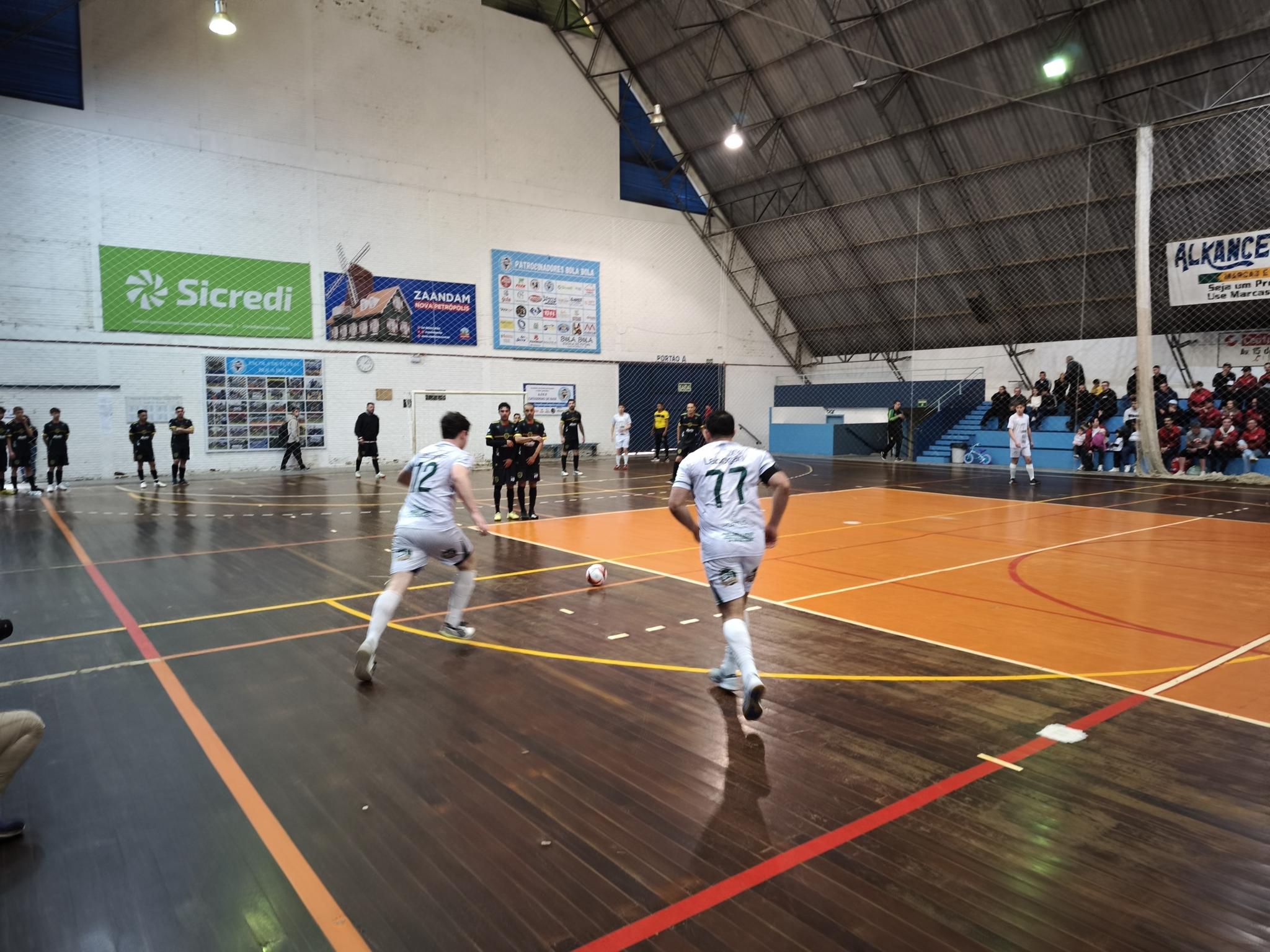 Copa Nova Petrópolis de Futsal da Segunda Divisão inicia com cinco jogos no Centro
