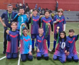 Campeao-Pre-Mirim-Masculino-Futsal-Escola-Pia-300x249 Conheça os campeões do futsal da 18ª Olimpíada Escolar Professor Geraldo Kolb